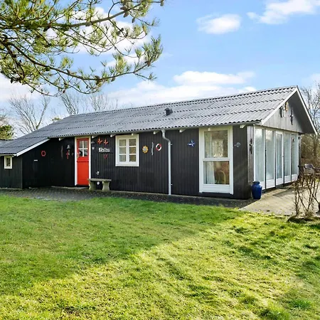 2 Bedroom Amazing In Nyaraló Farsø