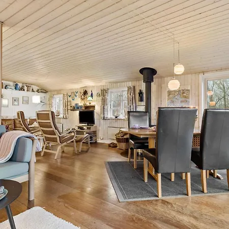 2 Bedroom Amazing In Nyaraló Farsø