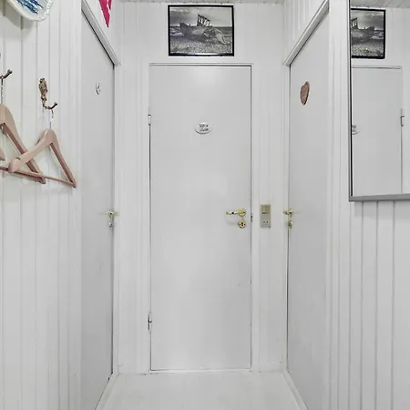2 Bedroom Amazing In Nyaraló Farsø